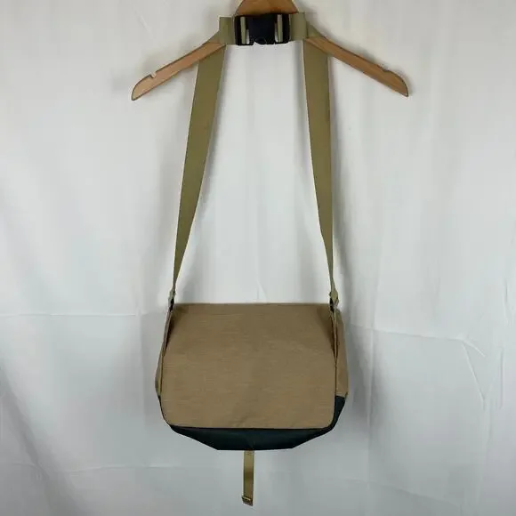 The North Face Berkeley Messenger Satchel Bag Brown Flap Top Adjustable NF0A3KWJ - Picture 4 of 9